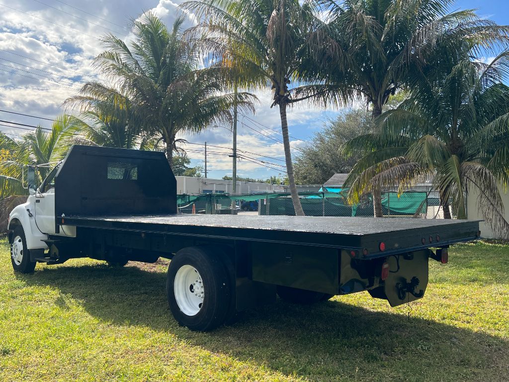 2002 Ford F-750 - $18,850