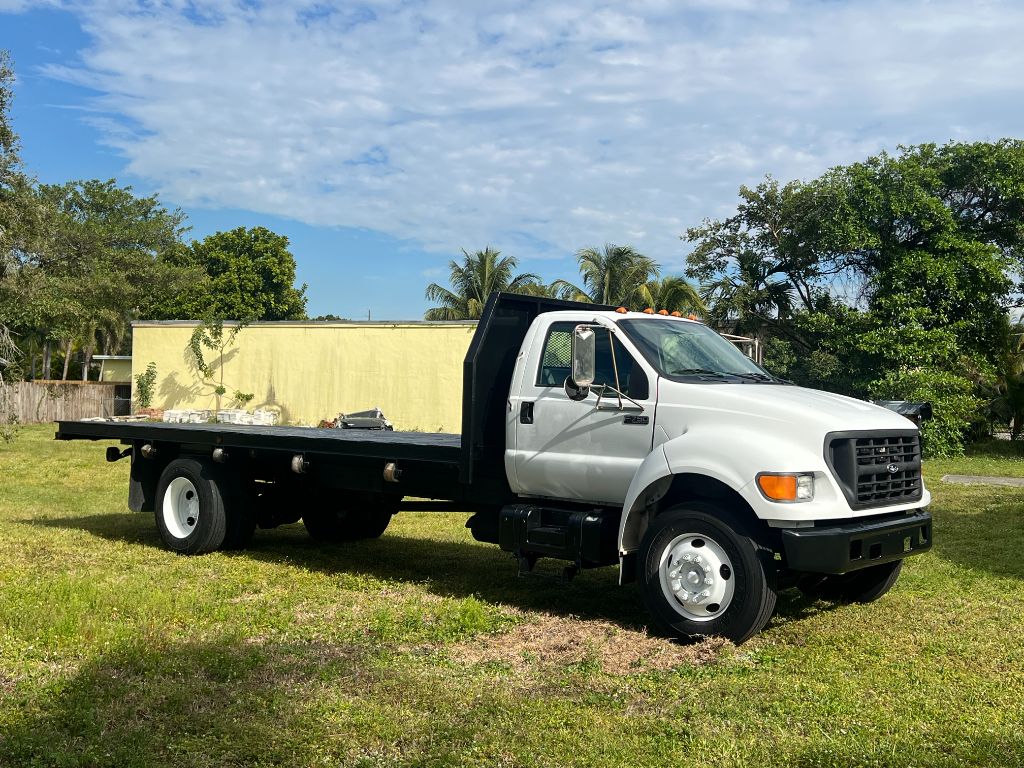 2002 Ford F-750 - $18,850