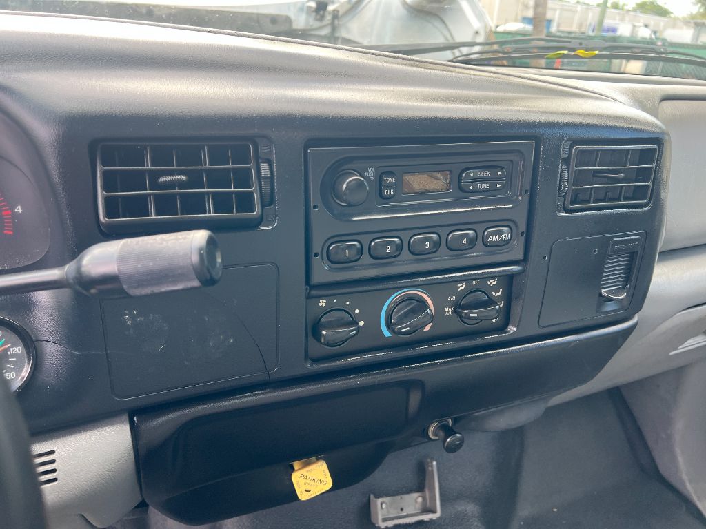 2002 Ford F-750 - $18,850