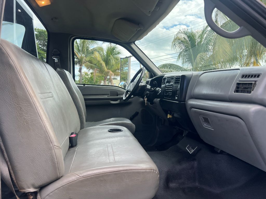 2002 Ford F-750 - $18,850