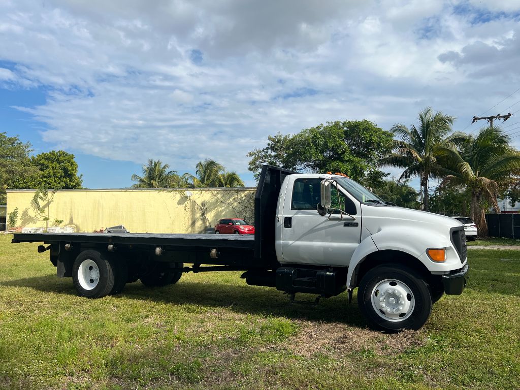 2002 Ford F-750 - $18,850