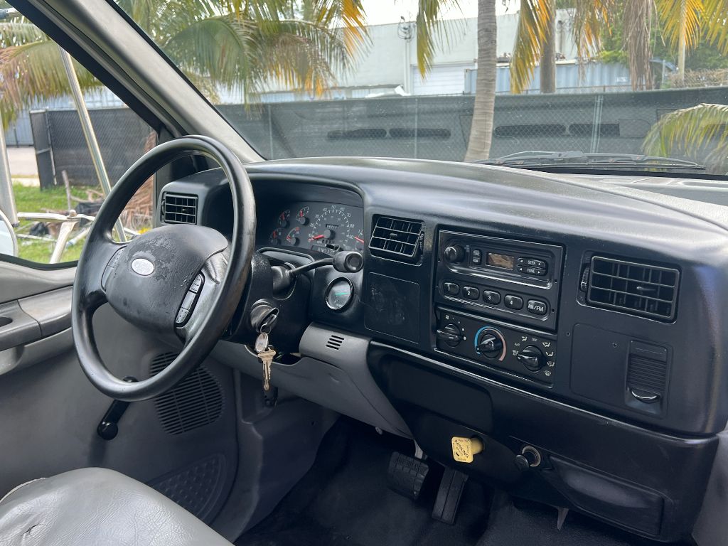 2002 Ford F-750 - $18,850