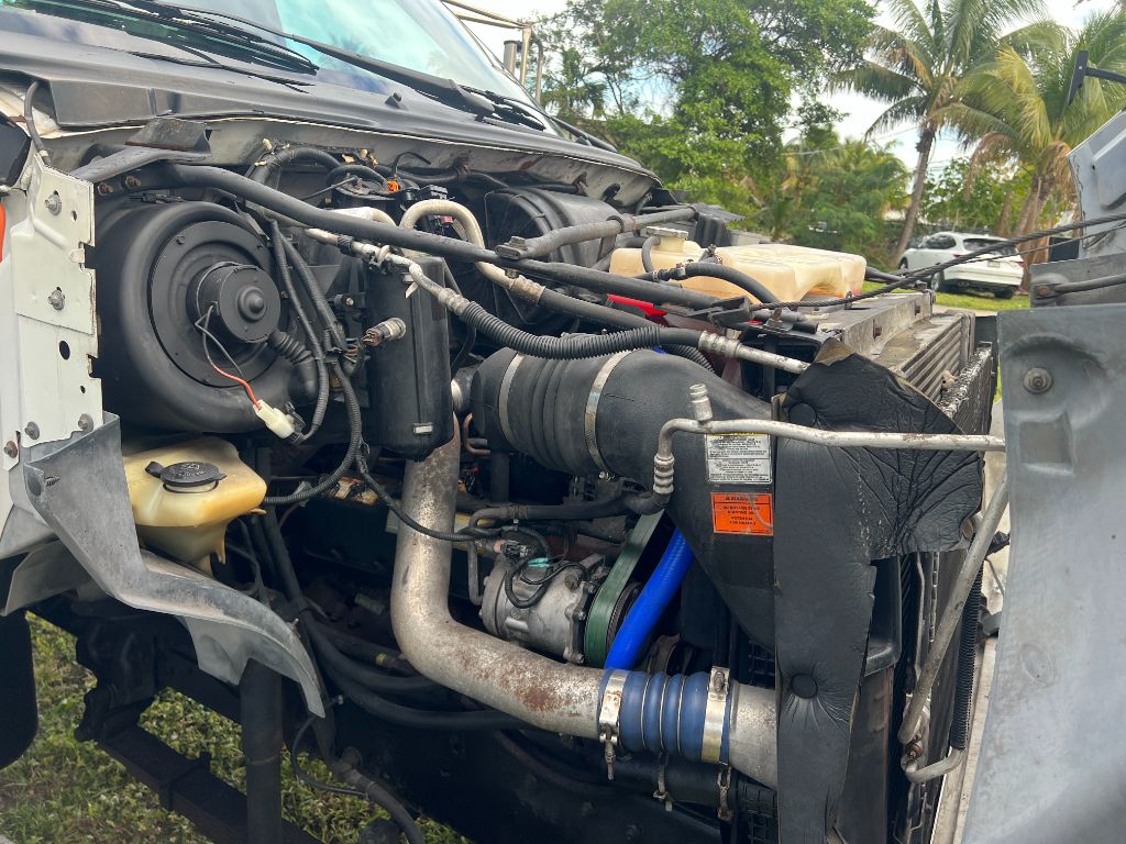 2002 Ford F-750 - $18,850
