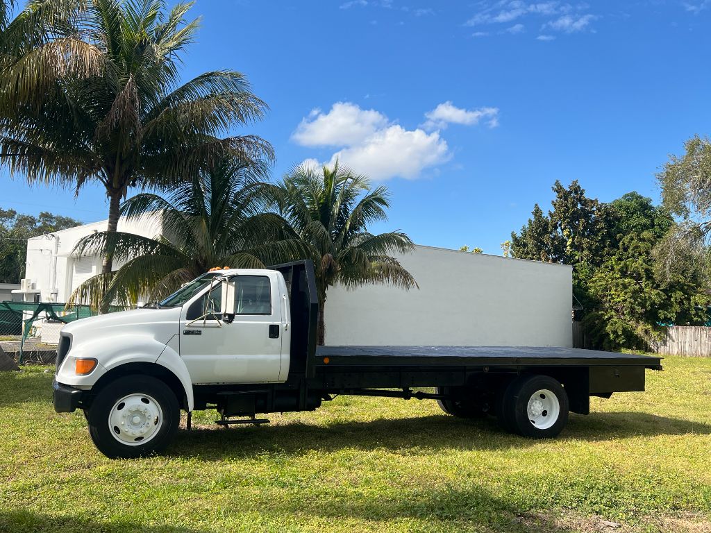 2002 Ford F-750 - $18,850