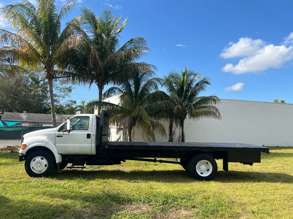 2002 Ford F-750 - $18,850