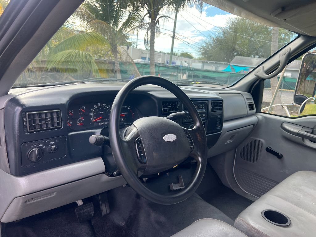 2002 Ford F-750 - $18,850