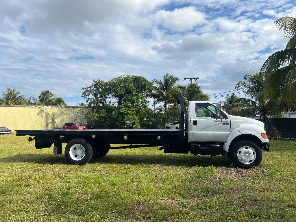2002 Ford F-750 - $18,850