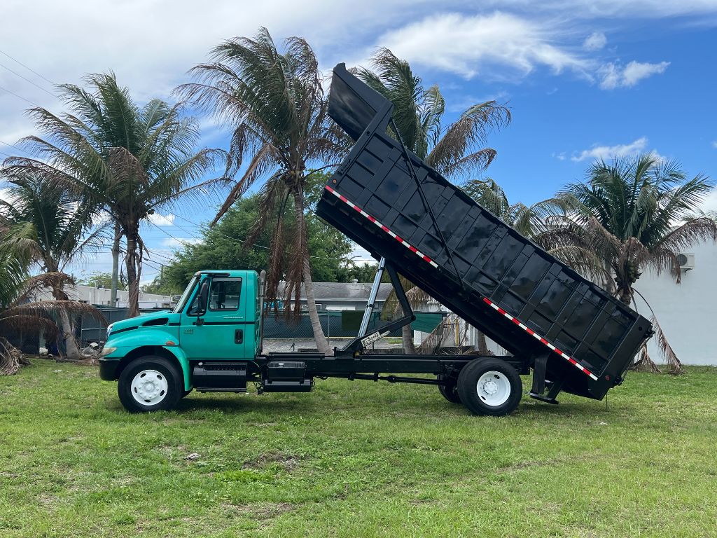 2005 International 4300 - $24,850