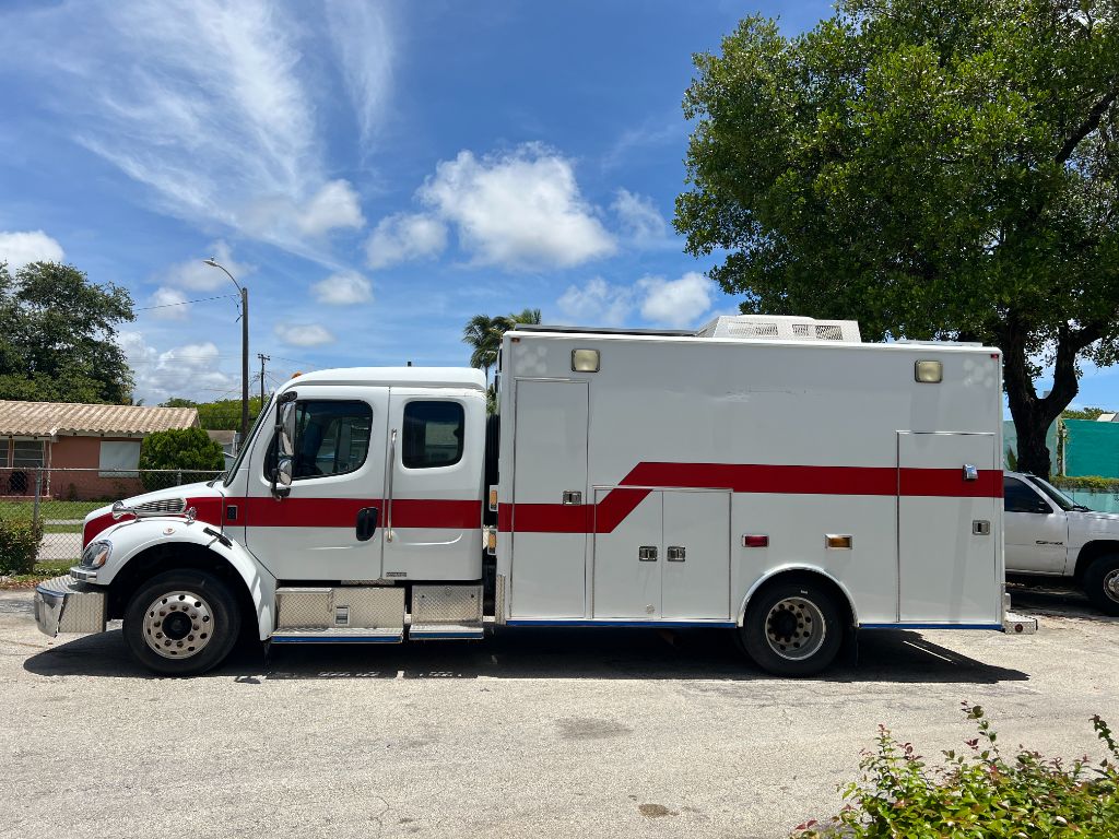 2005 Freightliner M2 - $14,850