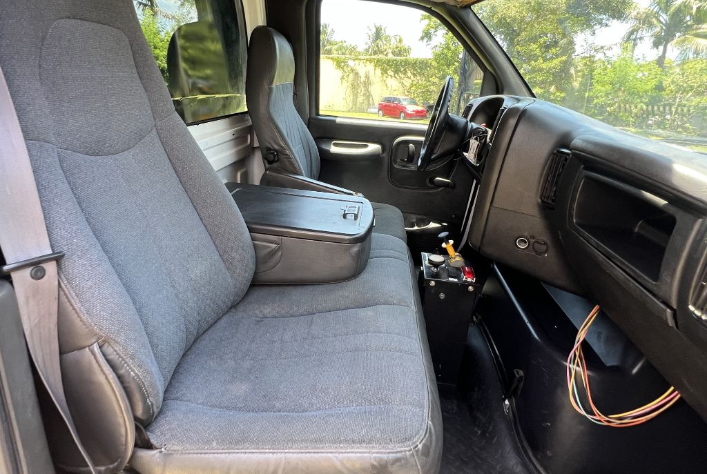 2008 GMC C850 - $44,950