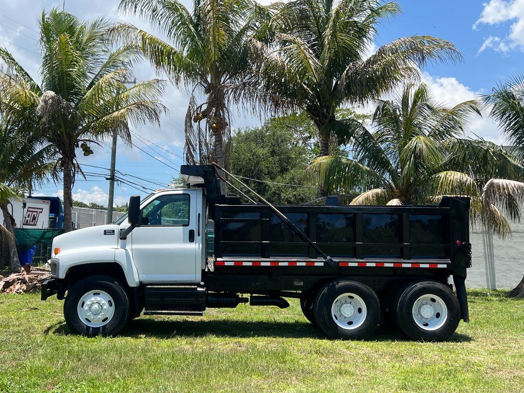 2008 GMC C850 - $44,950