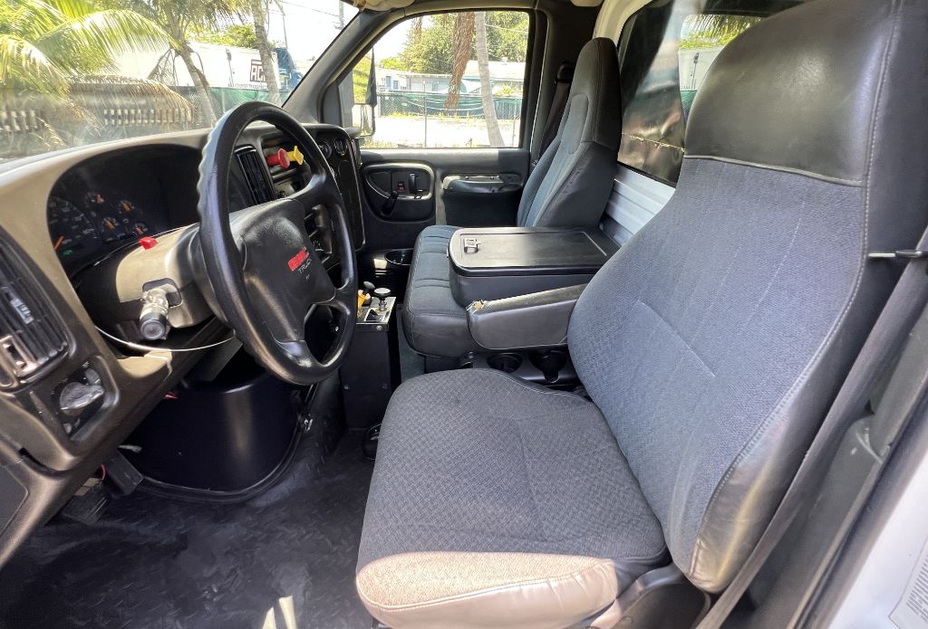 2008 GMC C850 - $44,950