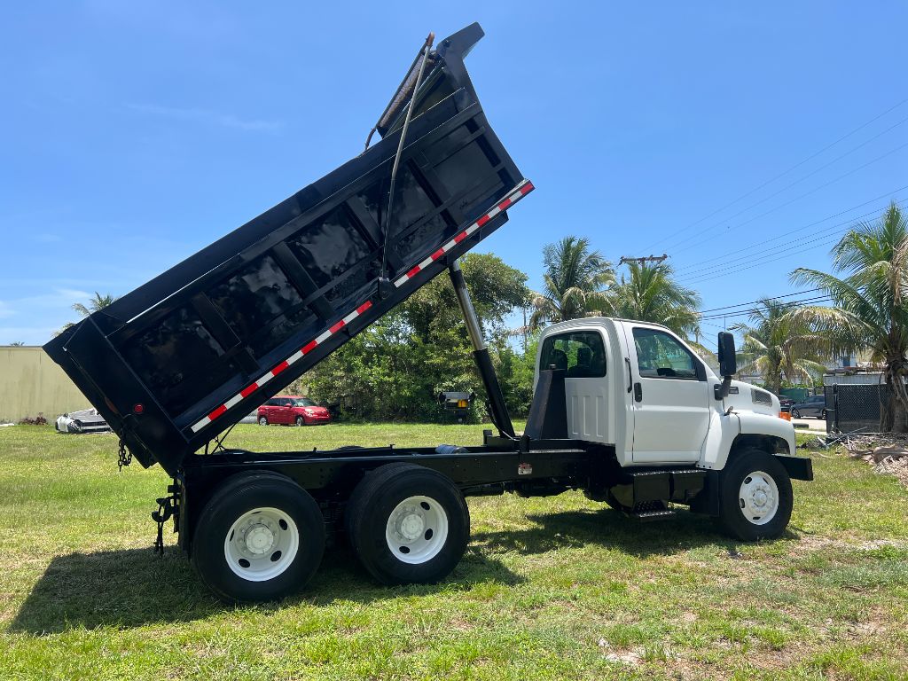 2008 GMC C850 - $44,950