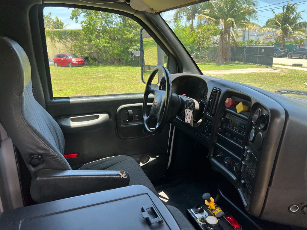 2008 GMC C850 - $44,950