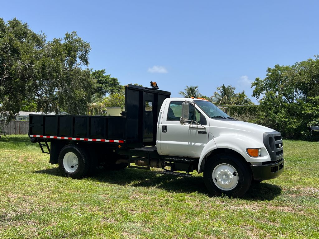 2009 Ford F-650 - $29,950