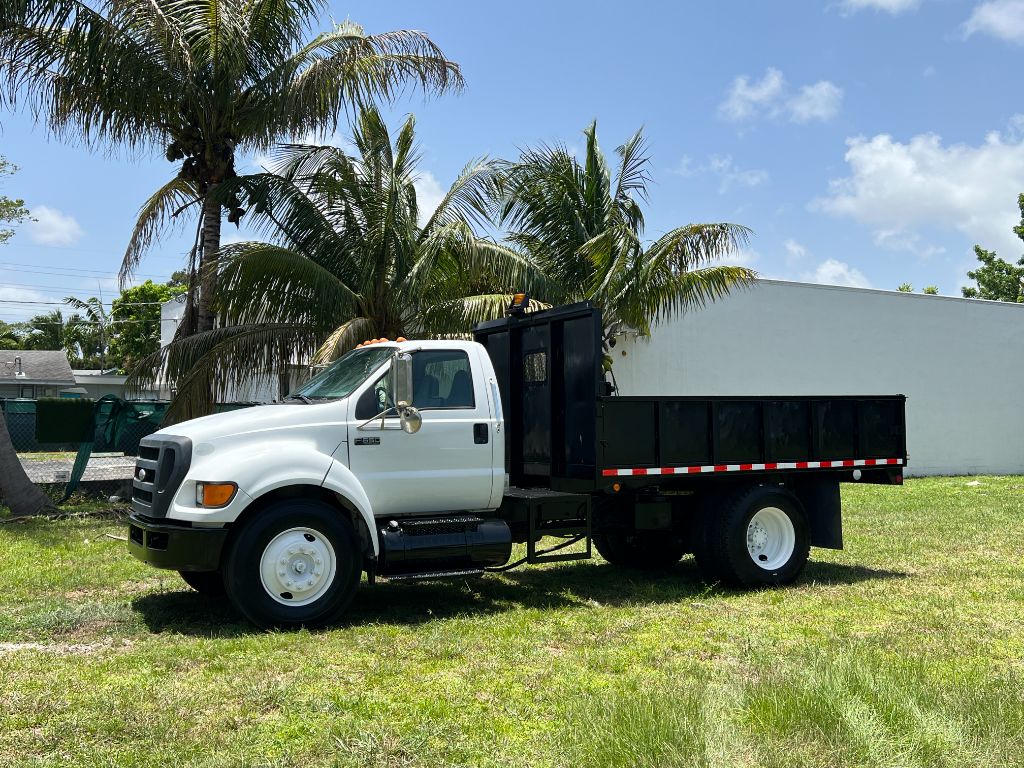 2009 Ford F-650 - $29,950
