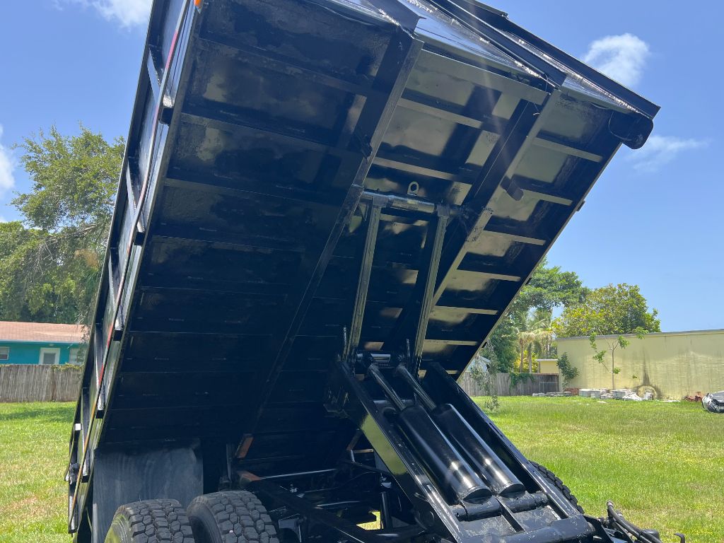 2009 Ford F-650 - $29,950