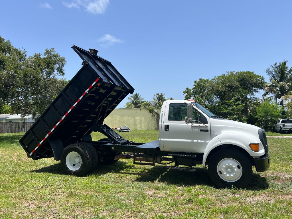 2009 Ford F-650 - $29,950