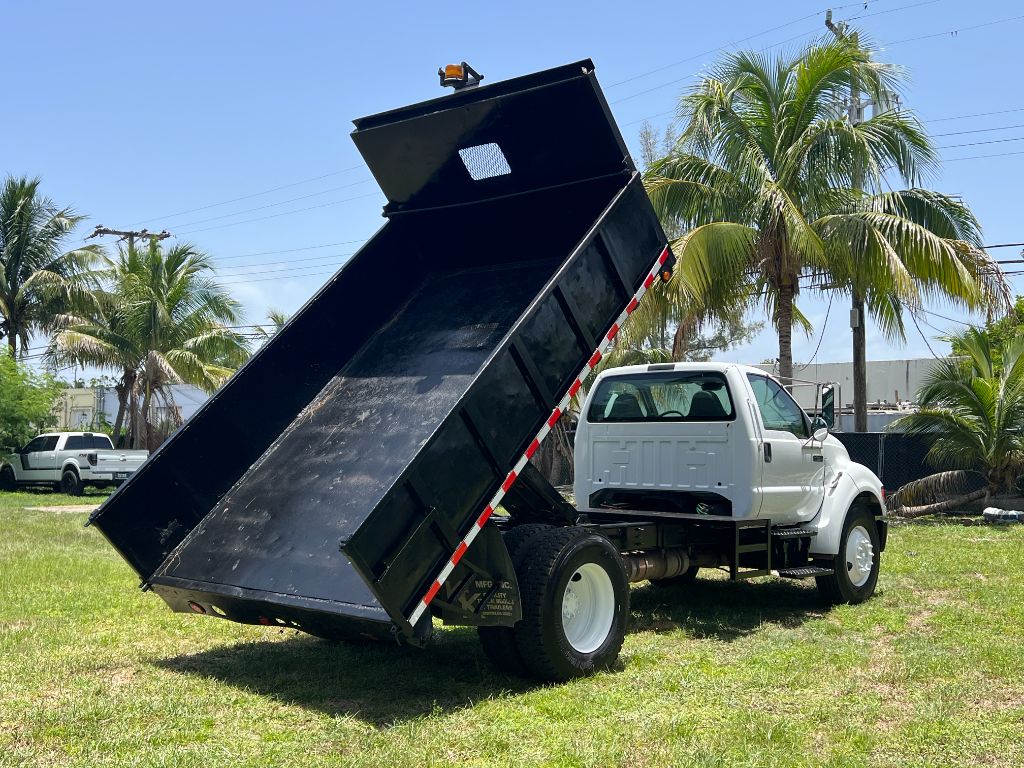 2009 Ford F-650 - $29,950