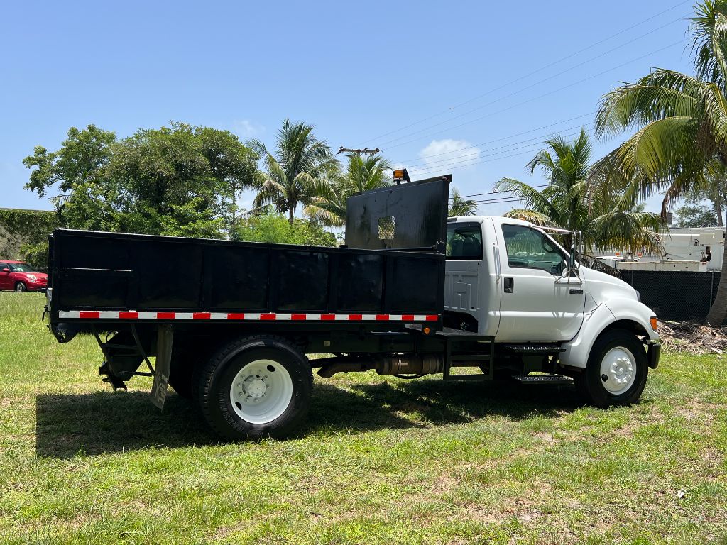 2009 Ford F-650 - $29,950