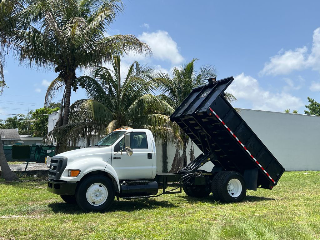 2009 Ford F-650 - $29,950