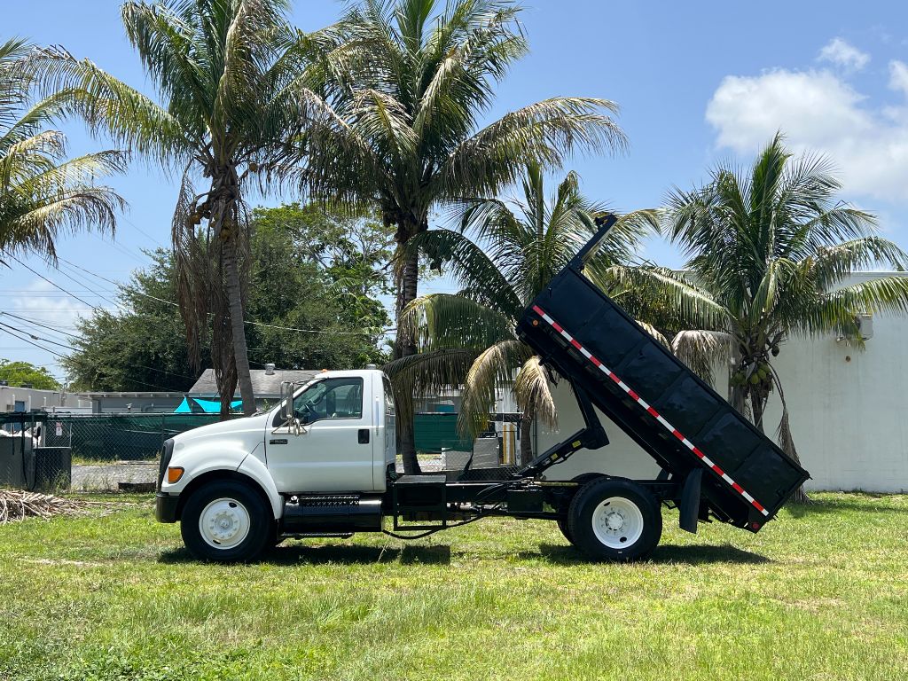 2009 Ford F-650 - $29,950