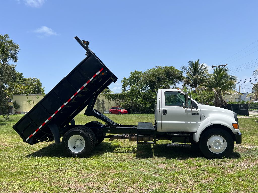 2009 Ford F-650 - $29,950