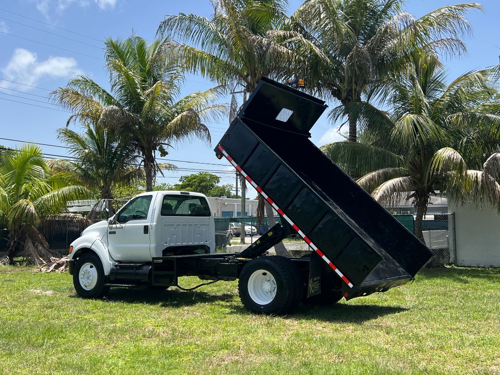 2009 Ford F-650 - $29,950