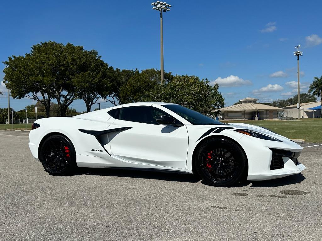 2023 Chevrolet Corvette - $99,889