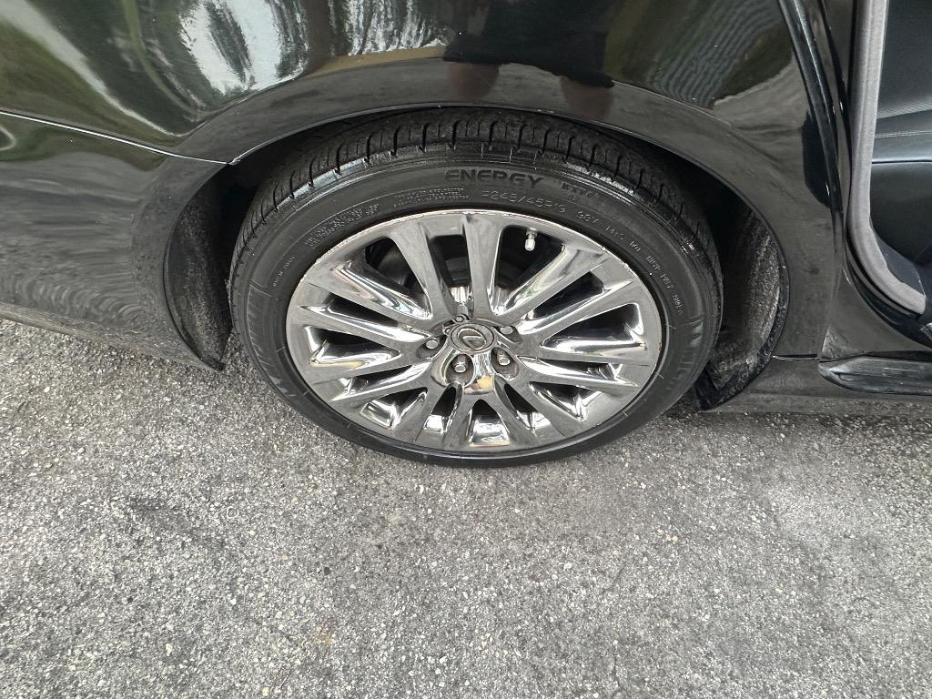 2014 Lexus LS - $13,900
