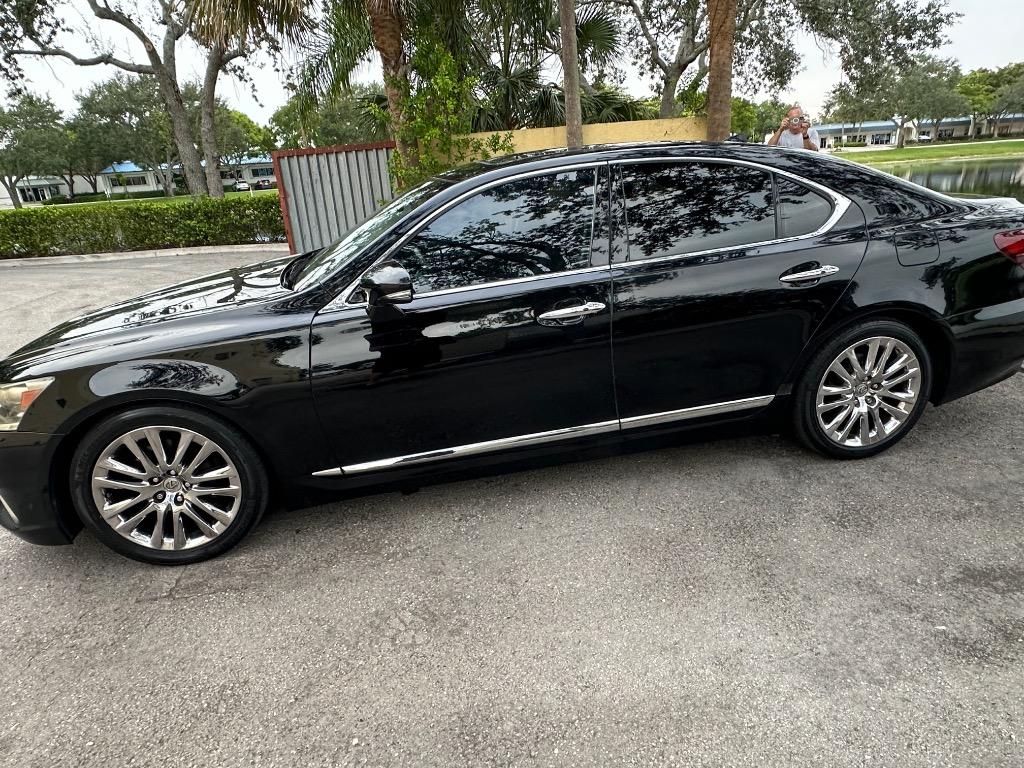2014 Lexus LS - $13,900