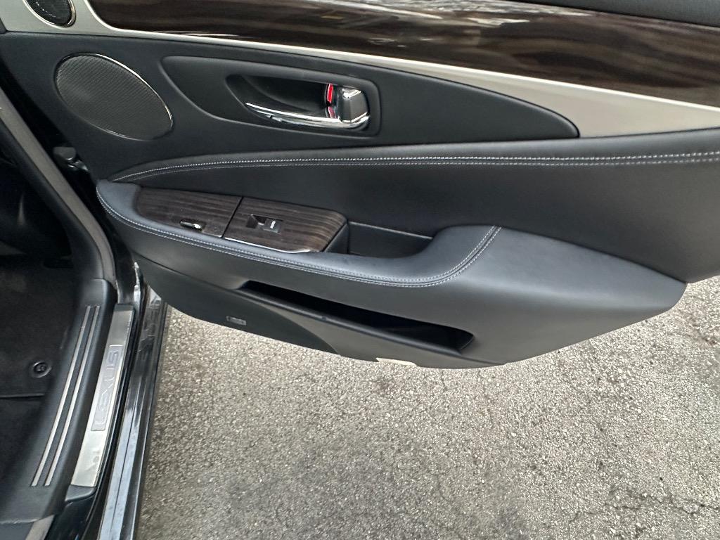 2014 Lexus LS - $13,900