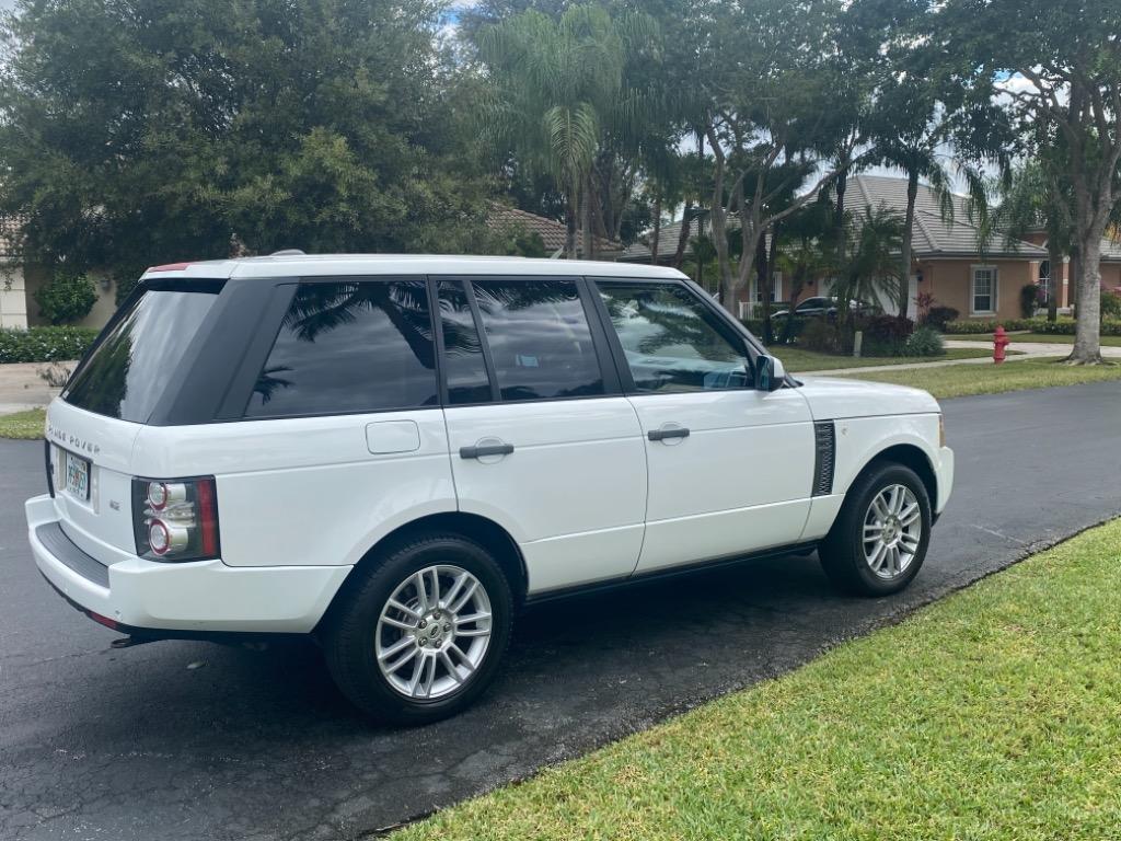 2011 LAND ROVER Range Rover - $21,900