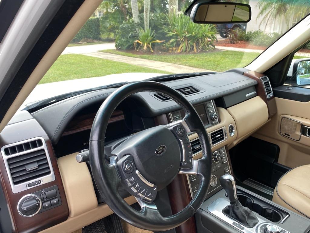 2011 LAND ROVER Range Rover - $21,900
