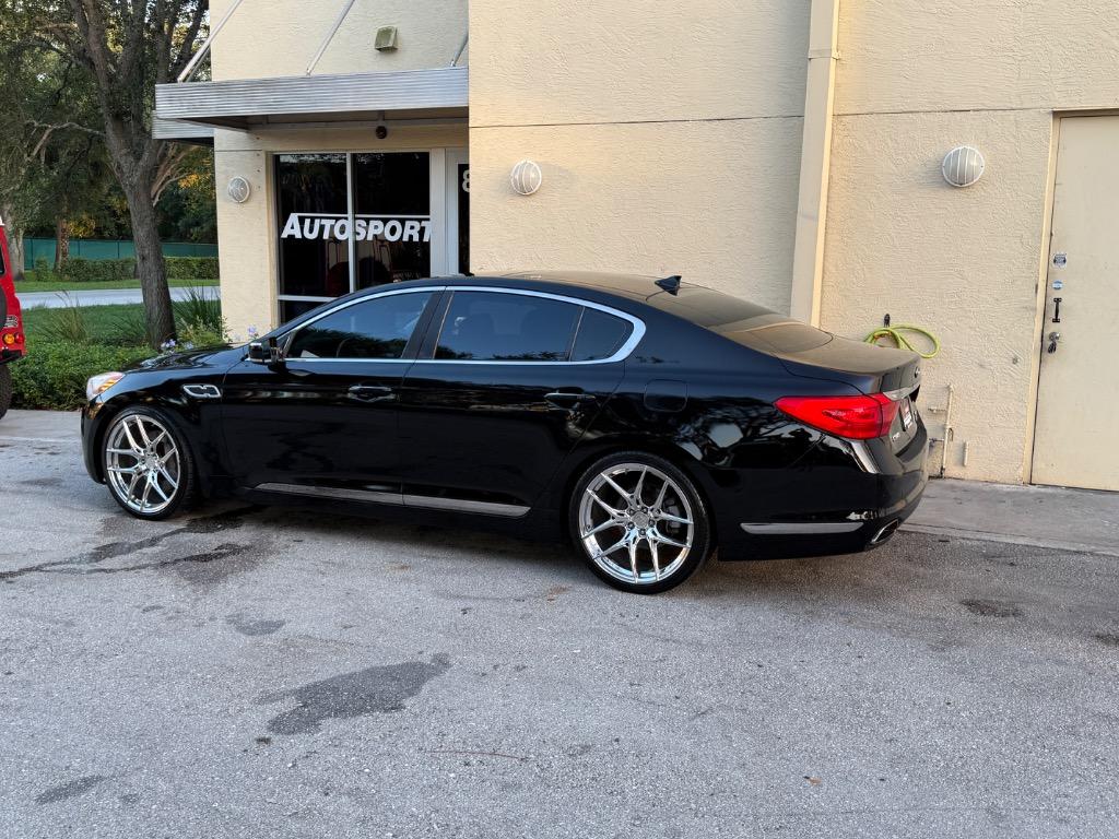 2015 Kia K900 - $11,900