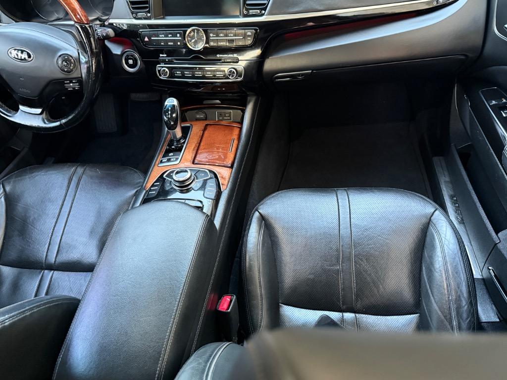 2015 Kia K900 - $11,900