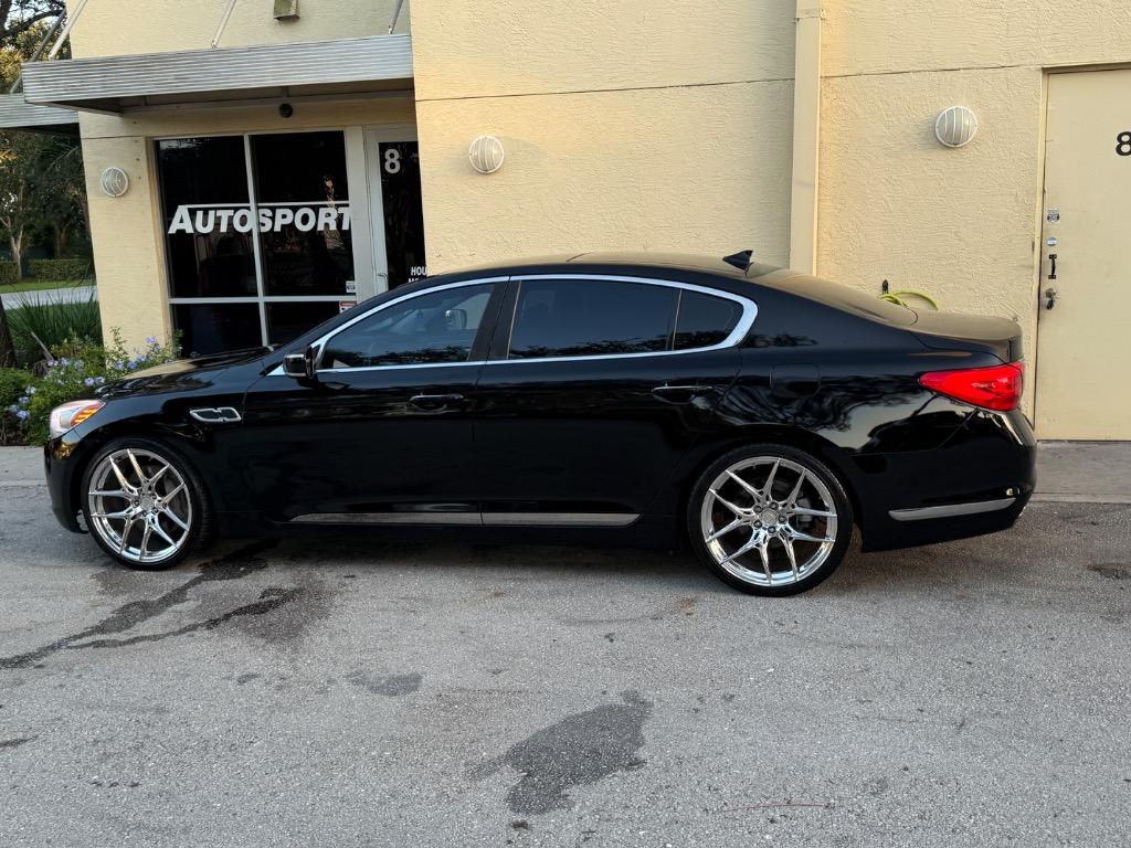 2015 Kia K900 - $11,900