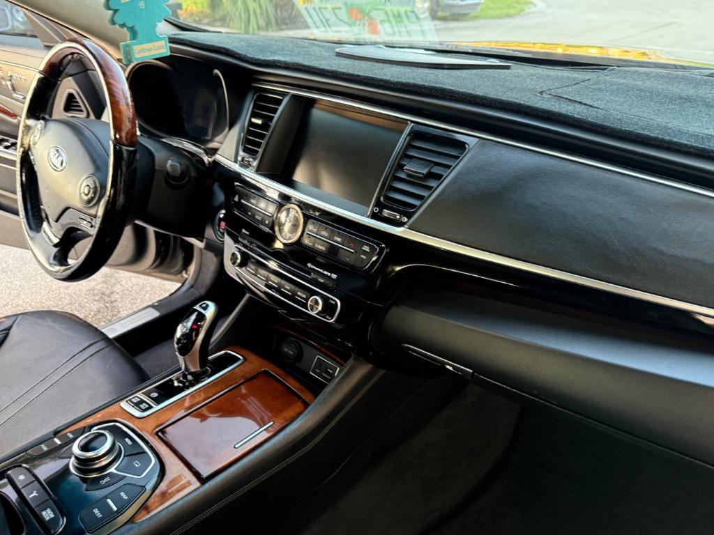2015 Kia K900 - $11,900