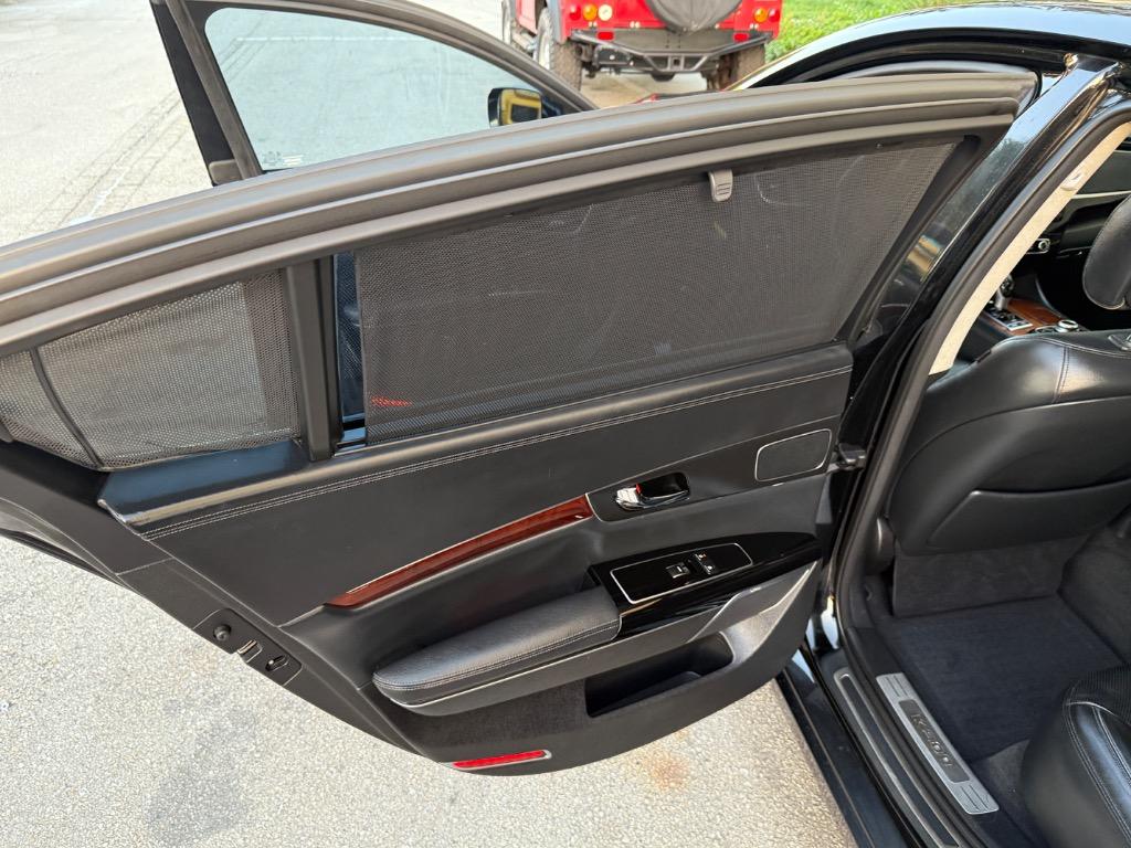 2015 Kia K900 - $11,900
