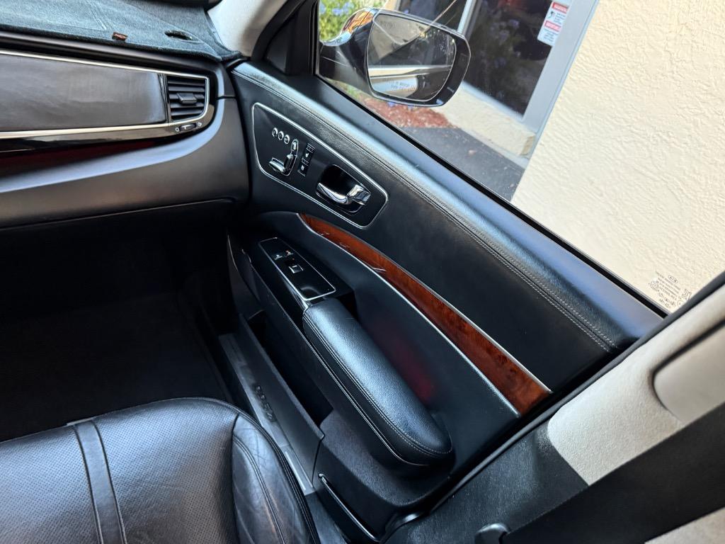 2015 Kia K900 - $11,900