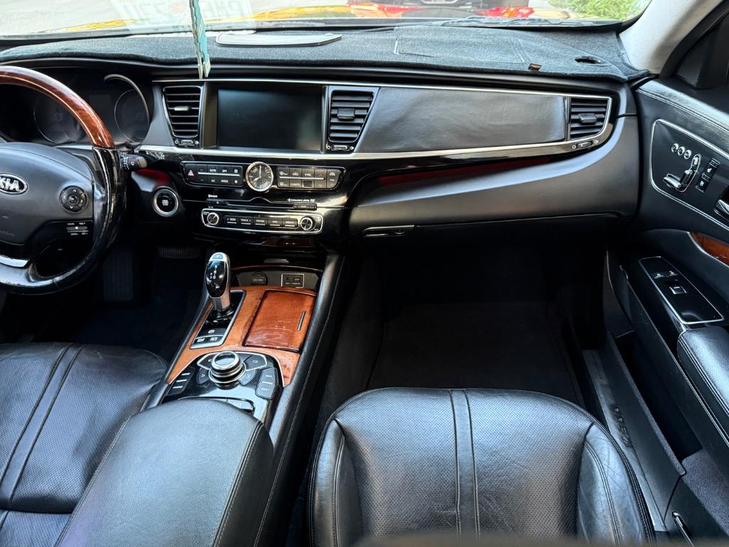 2015 Kia K900 - $11,900