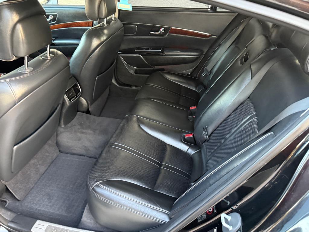 2015 Kia K900 - $11,900