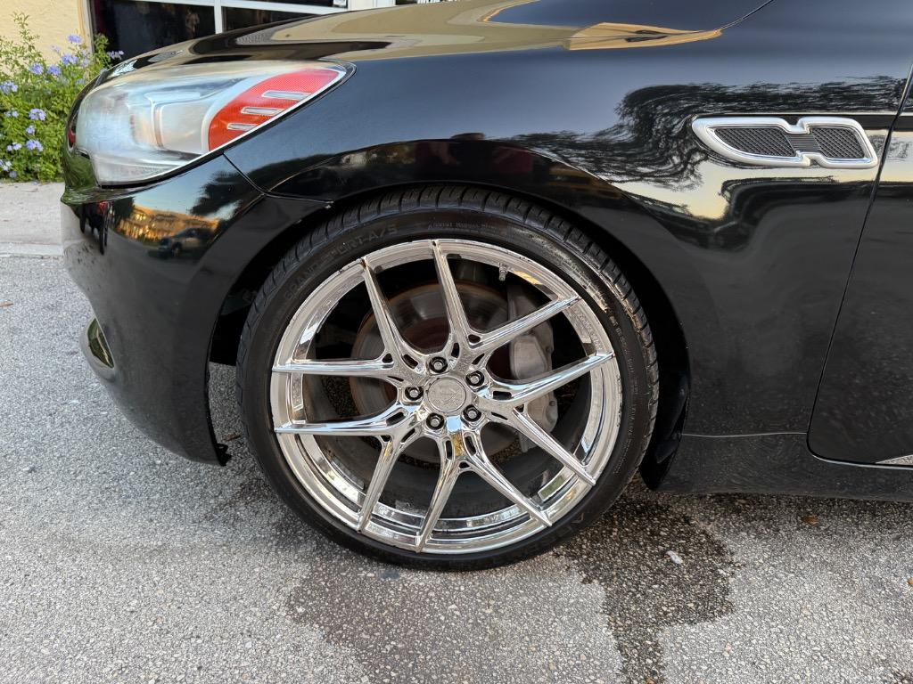 2015 Kia K900 - $11,900