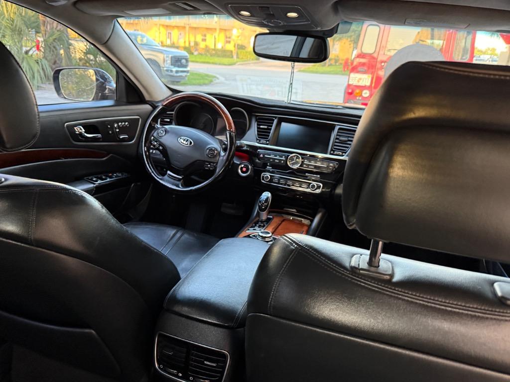 2015 Kia K900 - $11,900