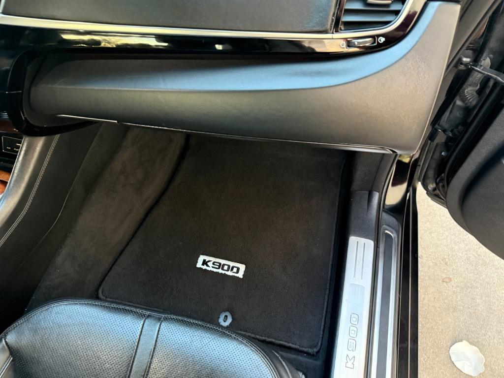 2015 Kia K900 - $11,900
