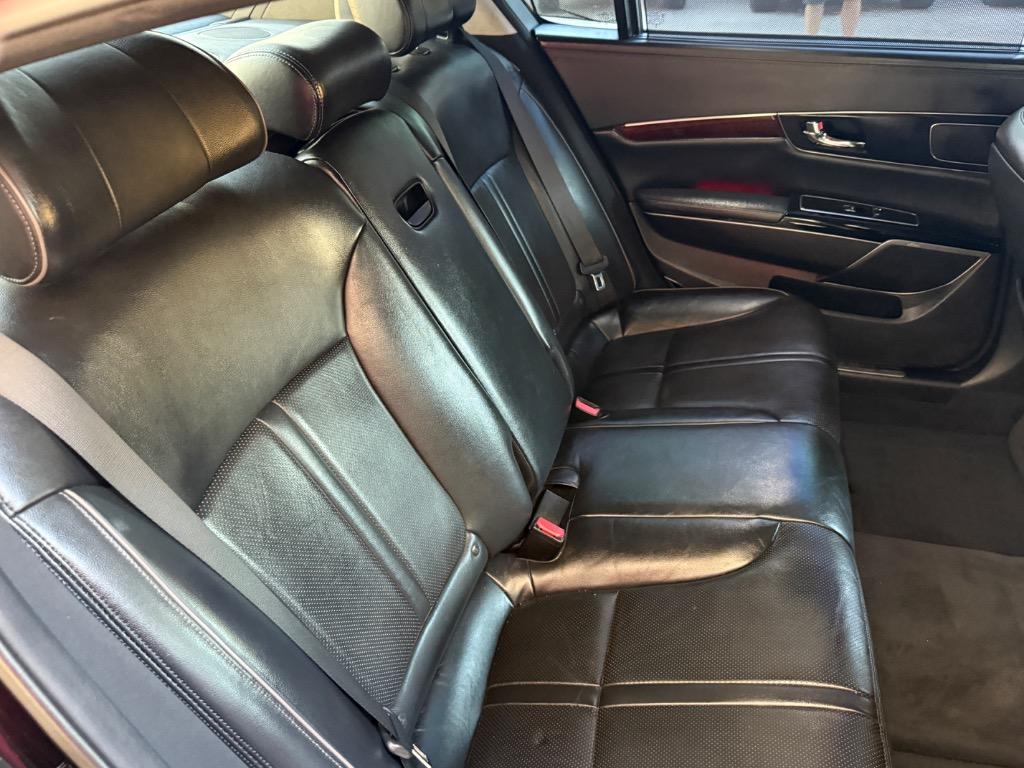 2015 Kia K900 - $11,900