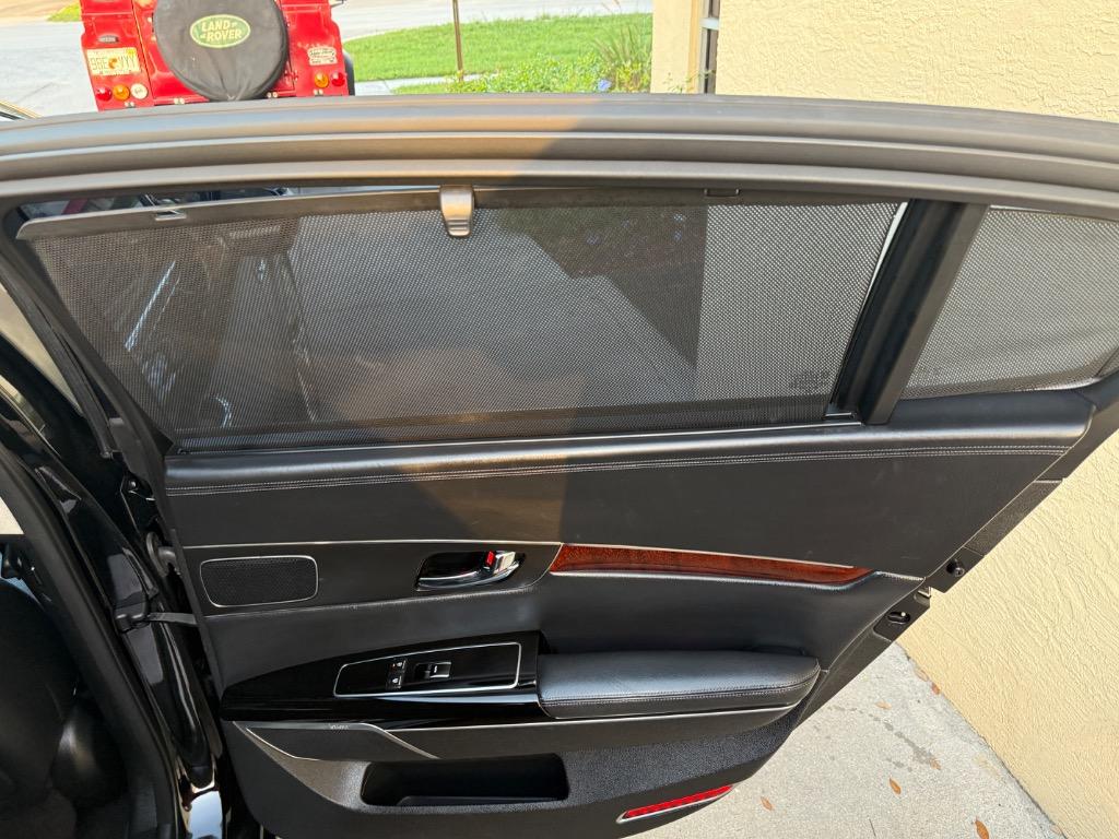 2015 Kia K900 - $11,900