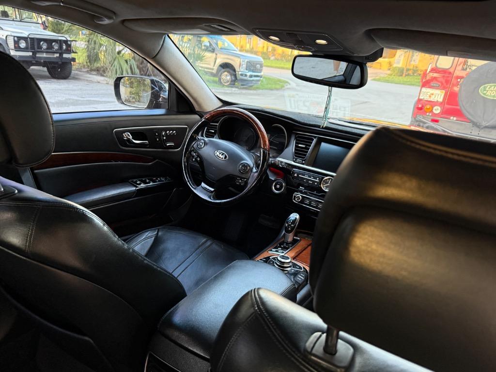 2015 Kia K900 - $11,900