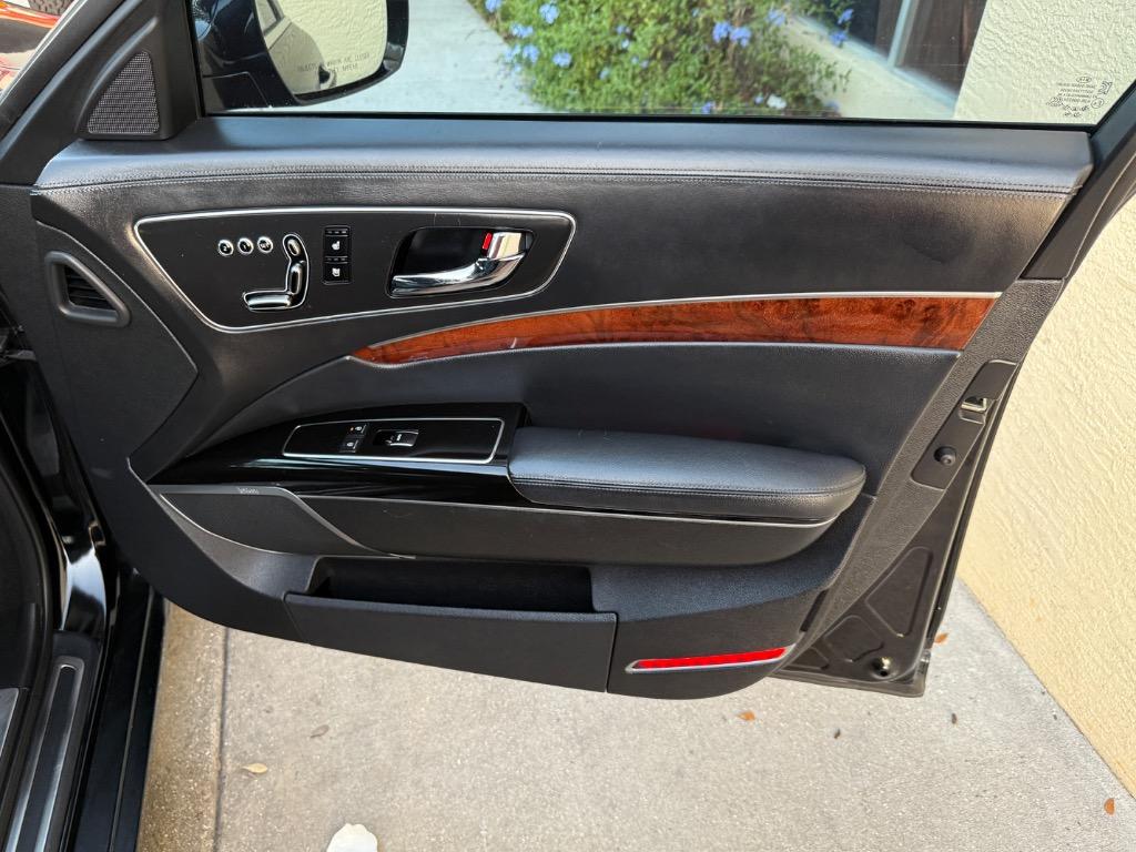 2015 Kia K900 - $11,900