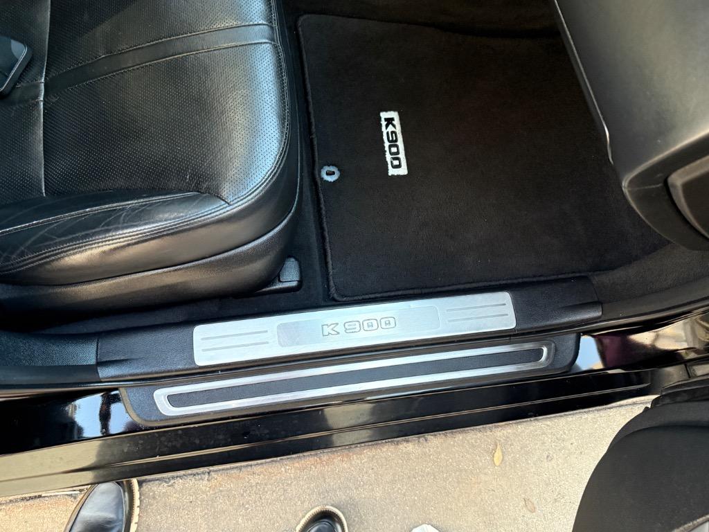 2015 Kia K900 - $11,900